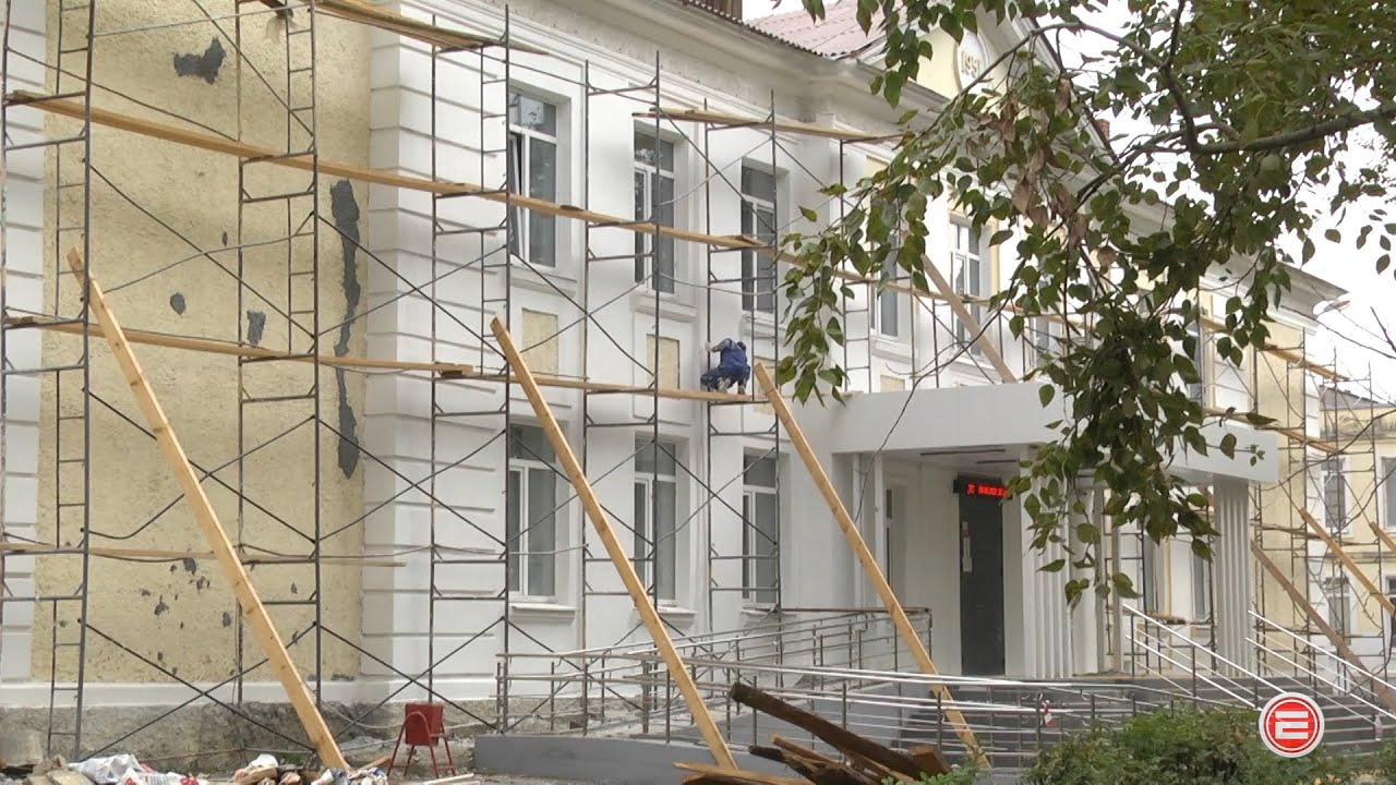 В школе № 29 Ревды обновляется фасад, идет ремонт кабинетов и в скором ...
