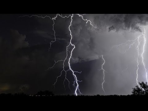 عواصف رعدية و أمطار غزيرة بمراكش اللحظة.