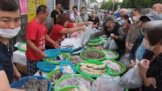 阿源說魚那麼便宜  買回去自己處理  工錢都賺回來了 台中市豐原中正公園  海鮮叫賣哥阿源  Taiwan seafood auction