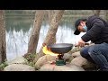 非常時期，躲避在荒山野嶺，煮雞蛋面度日，孤獨的流浪生活