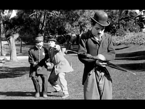 Video: Pelancong Masa Pelik Wanita Charlie Chaplin: Kesimpulan 10 Tahun Kemudian