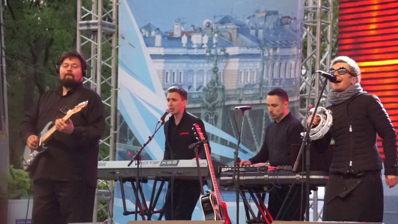 Сурганова и Оркестр - Гонки (День города СПб) - YouTube