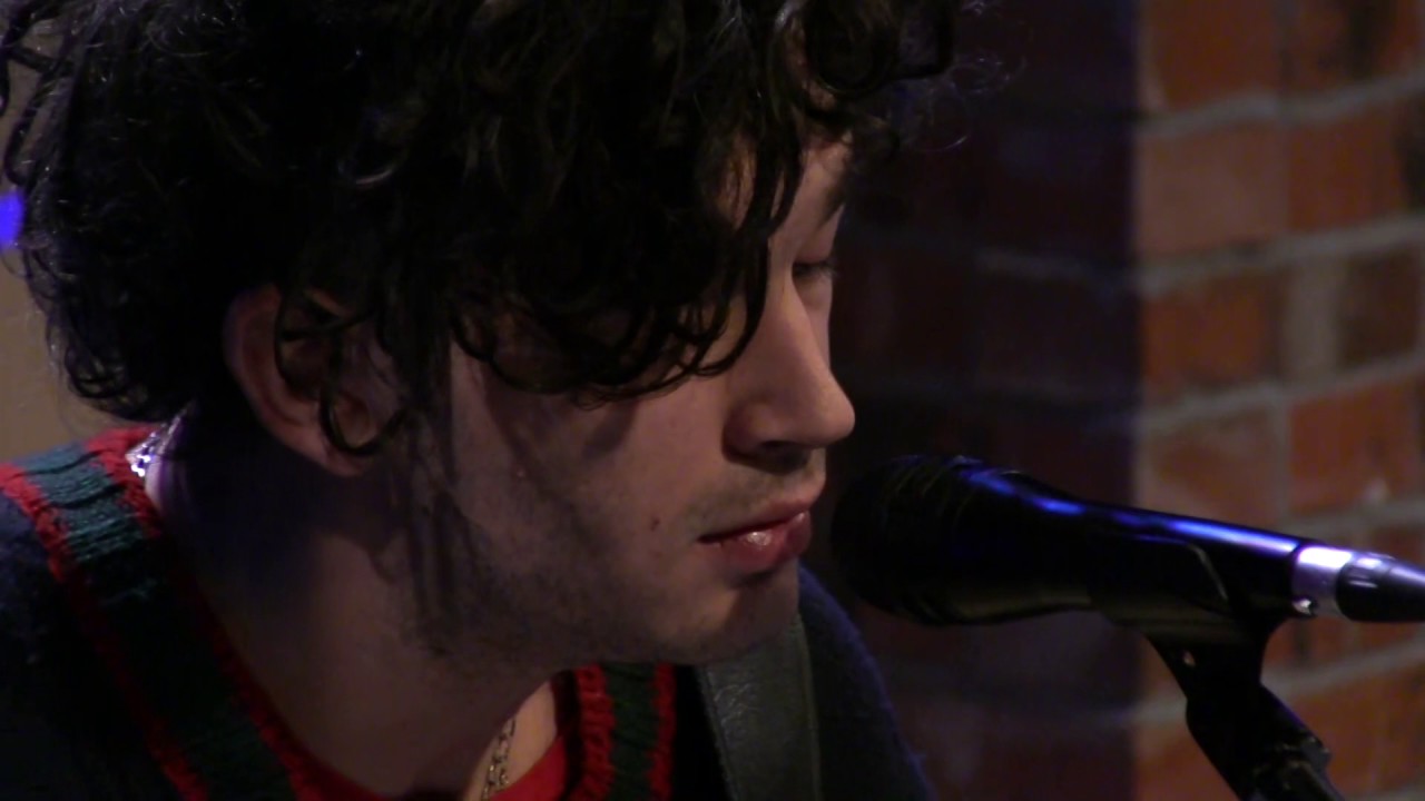 The 1975 - She Lays Down [Live In The Lounge] - YouTube