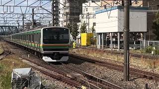 【良いジョイント音】E231系1000番台コツS-32編成＋E233系3000番台ヤマU623編成　快速列車藤沢駅入線