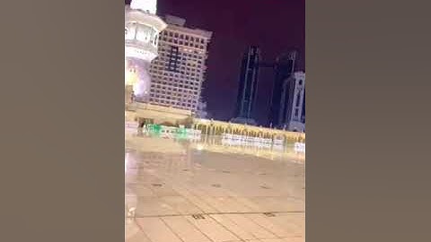 لحظة توافق صوت البرق مع تلاوة د.#ياسر_الدوسري لإسم الله { العزيز } مشهد يقشعر له الأبدان من عظمته