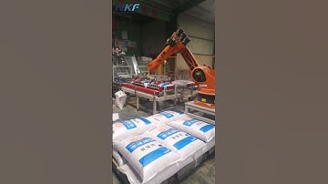 KUKA robot palletizing bagged products