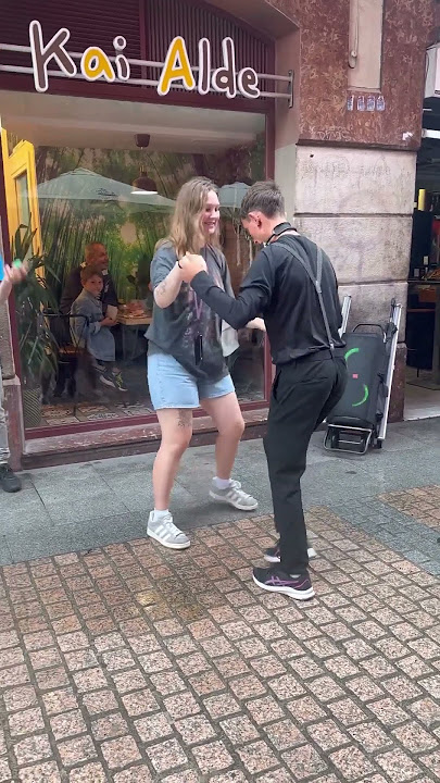 bailando bachata por Bilbao #bachata #bilbao