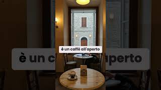 Lavora da un caffè romano o da una villa in Toscana