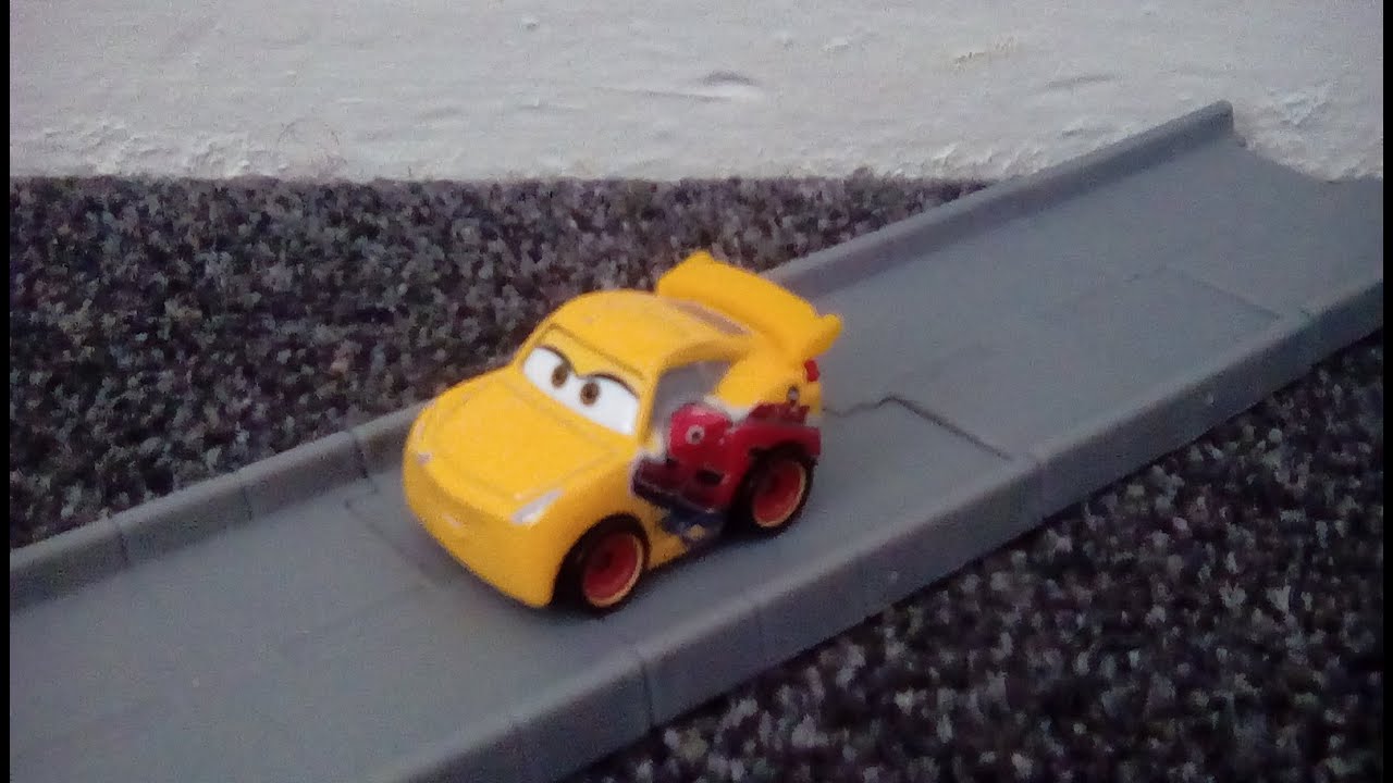 Mini Racer Rust-eze Cruz Ramirez - YouTube