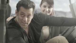 #DoosraToofanShuru Thums Up Salman Khan - Elnaaz Norouzi