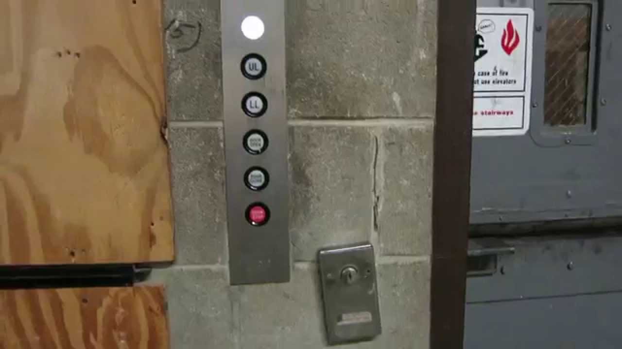 ESCO Hydraulic Freight Elevator at JCPenney in Amarillo, Texas YouTube