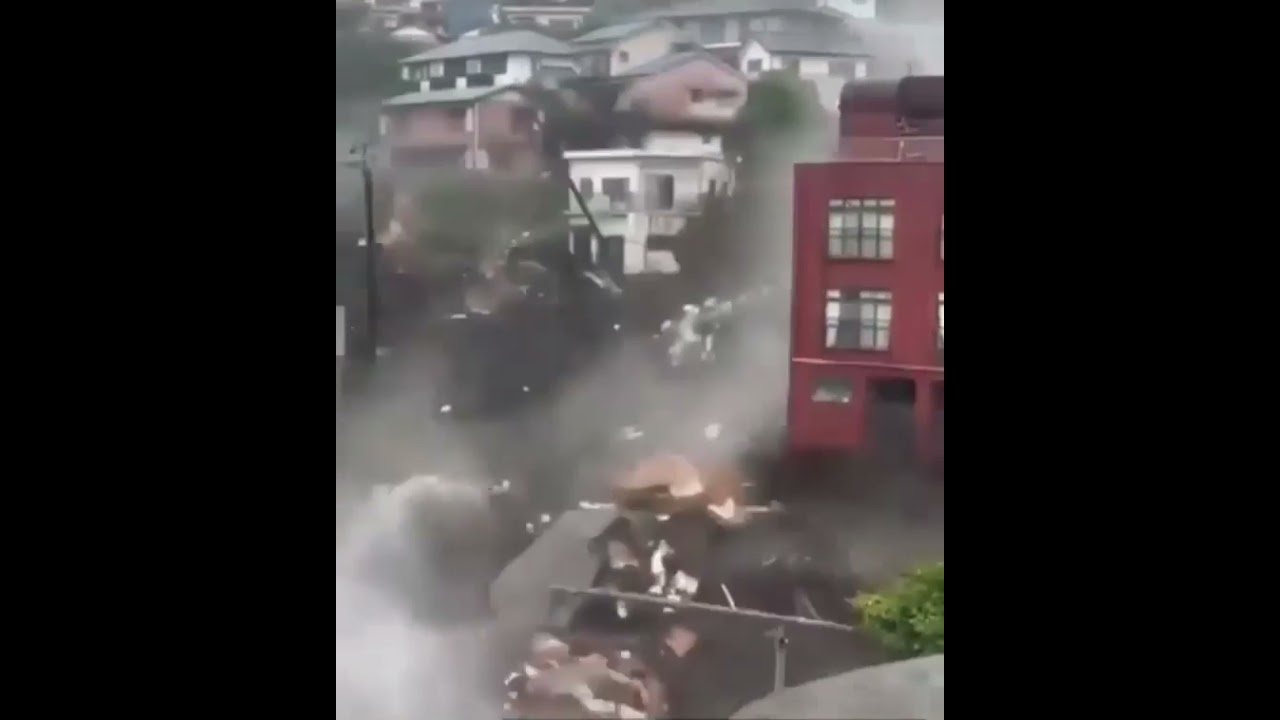 Heartbreaking Fotage From Atami,Japan😧A Huge landslide Hit The City After The Heavy Rainfall.!!