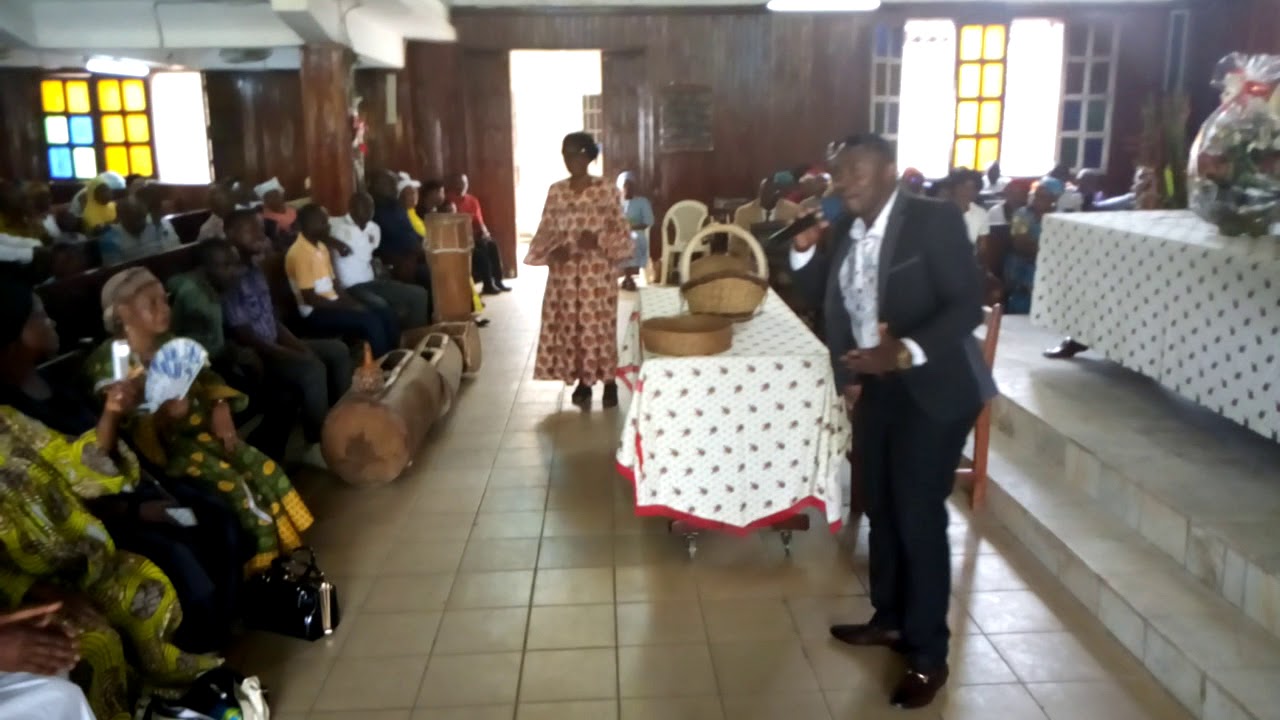 Don Benjo chante Ebata au temple EPC Manoah Douala au Cameroun avec la chorale Jésus Friends