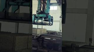 “Human vs Machine 💪🔥#smartblockline #concreteblocks #manufacturing