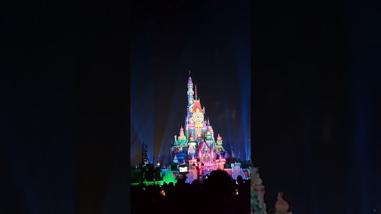 Pertunjukan Drone + Kembang Api di Disneyland Hong Kong 