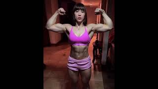Model Huge Biceps 1035.