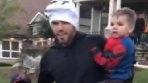 Watch KID Dress up as Freddie Freeman For Halloween