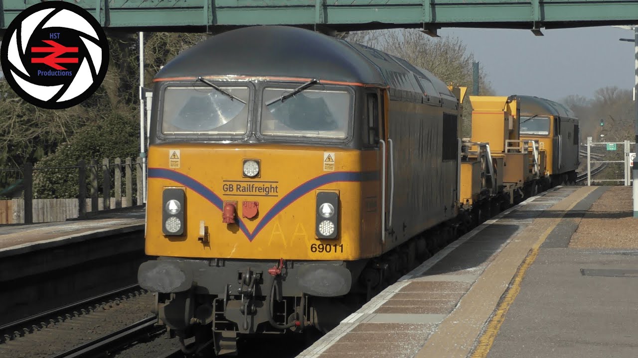 Trains at Salfords (Surrey) (BML) - 18/02/2025
