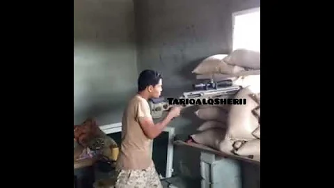 قنص احد الحوثيين على يد قناص القوات السعودية 