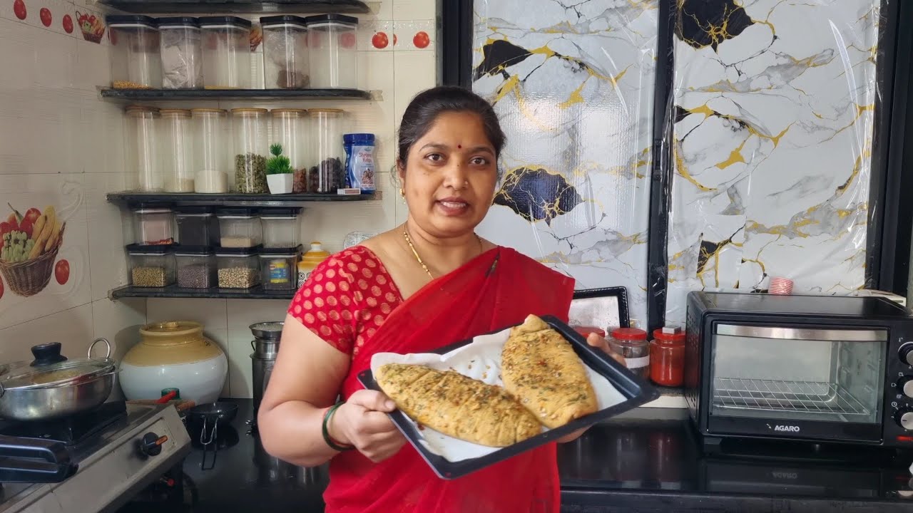 रात्रीच्या थंडीमुळे शेकोटी पेटवली..😃 खूप छान गार्लिक ब्रेड/पेरी पेरी पोटॅटो रेसिपी..😋