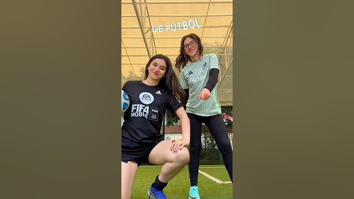 Lifting the ball elegantly 🥵 #trick #lifting #football #rising #skills #tutorial #learn