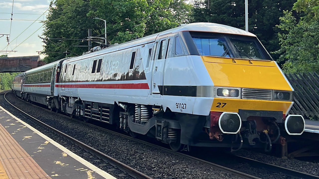 Trains at Outwood Station - 18/05/2024