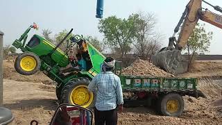 john deere 5045 D full heavy lodead in trolley tractor struck in mud