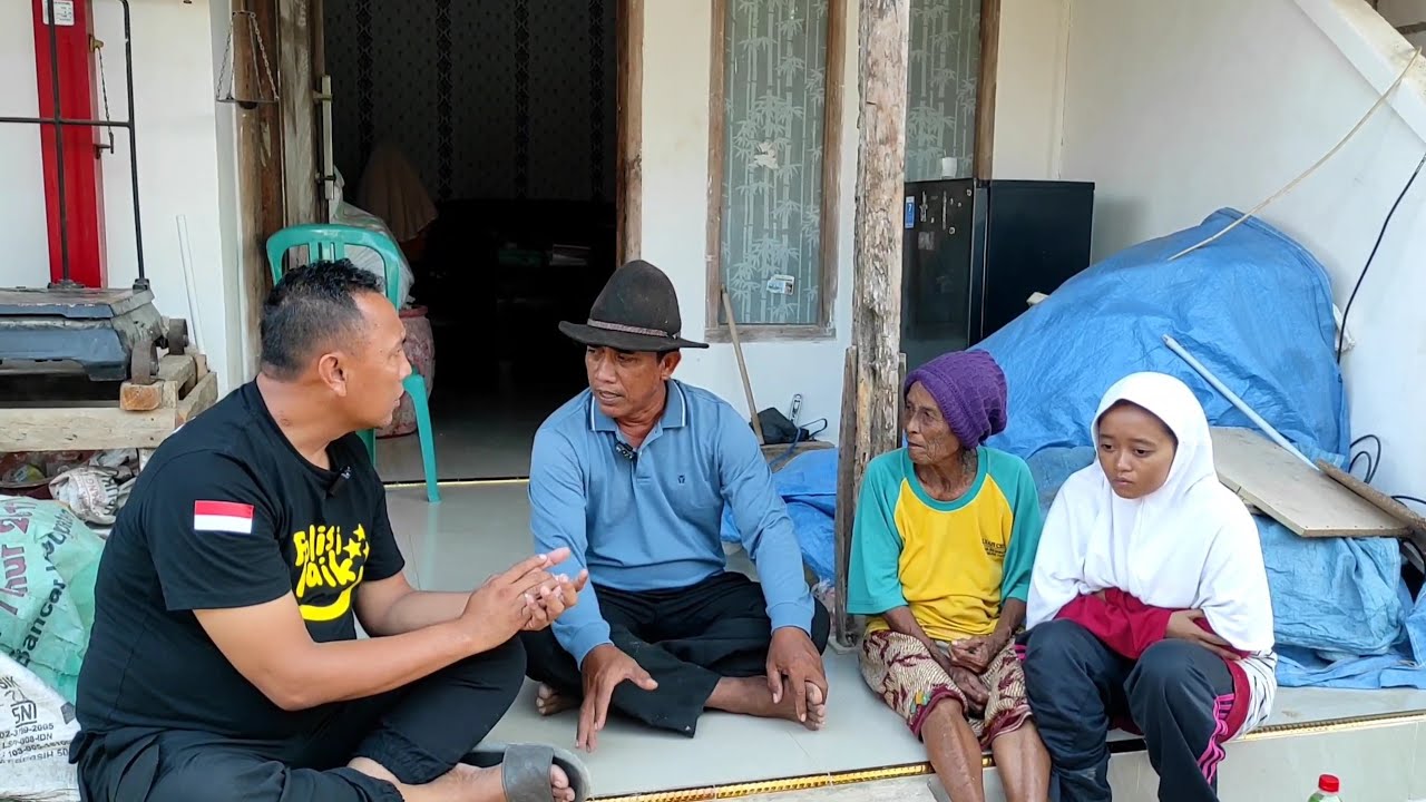 SEORANG GADIS REMAJA DITURUNKAN SOPIR TRUK DIJALANAN.PAK PURNOMO KUATIR DI APA APAIN.KASIHAN SEKALI