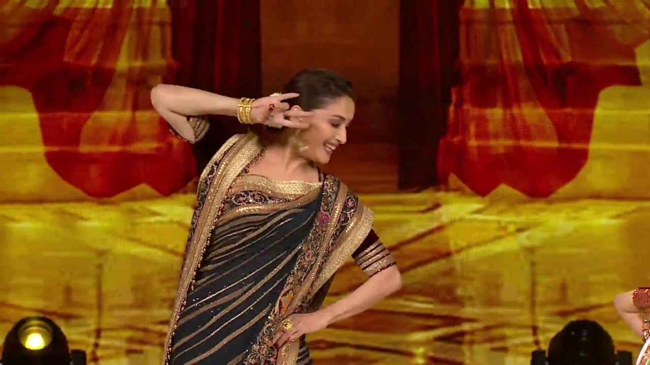 Madhuri goes Dola Re in  Dance Dewane