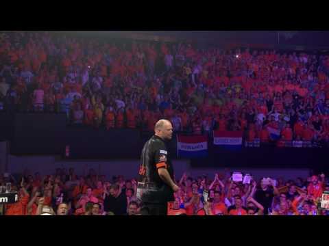 Incredible reception as Raymond van Barneveld returns to Holland in the 2016 Premier League Darts