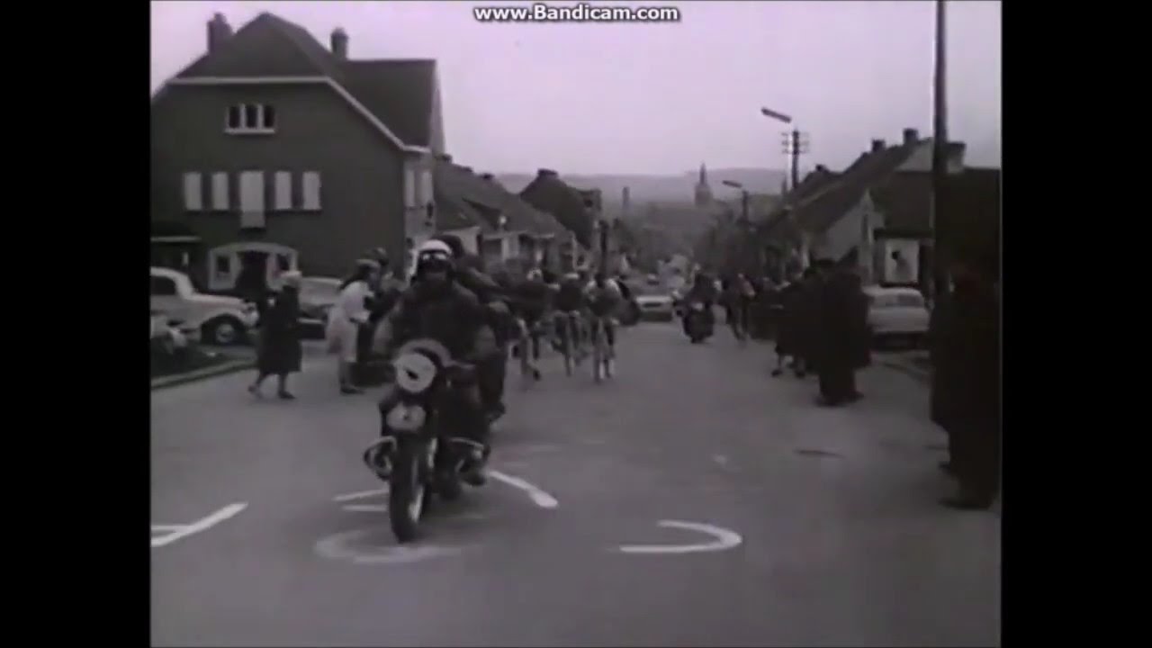 Tour des Flandres 1961 - Tom Simpson saute Nino Defilippis