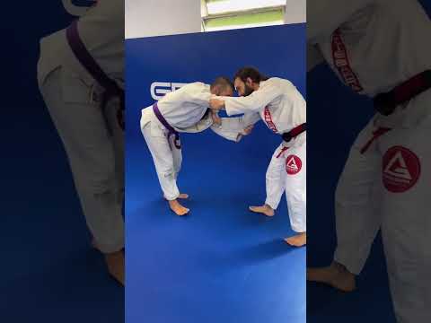 What do you do when your opponent pulls guard on you?⁣⁣💥 Just pass it!