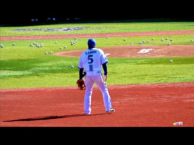 石井琢朗コーチの軽快なショート守備練習！ 横浜DeNAベイスターズ 2024
