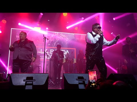 Mi Mujer Me Gobierna con Kinito Méndez  - EN VIVO  - 30 Aniversario La Banda Gorda