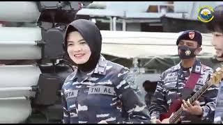 TNI menyanyi lagu bunga