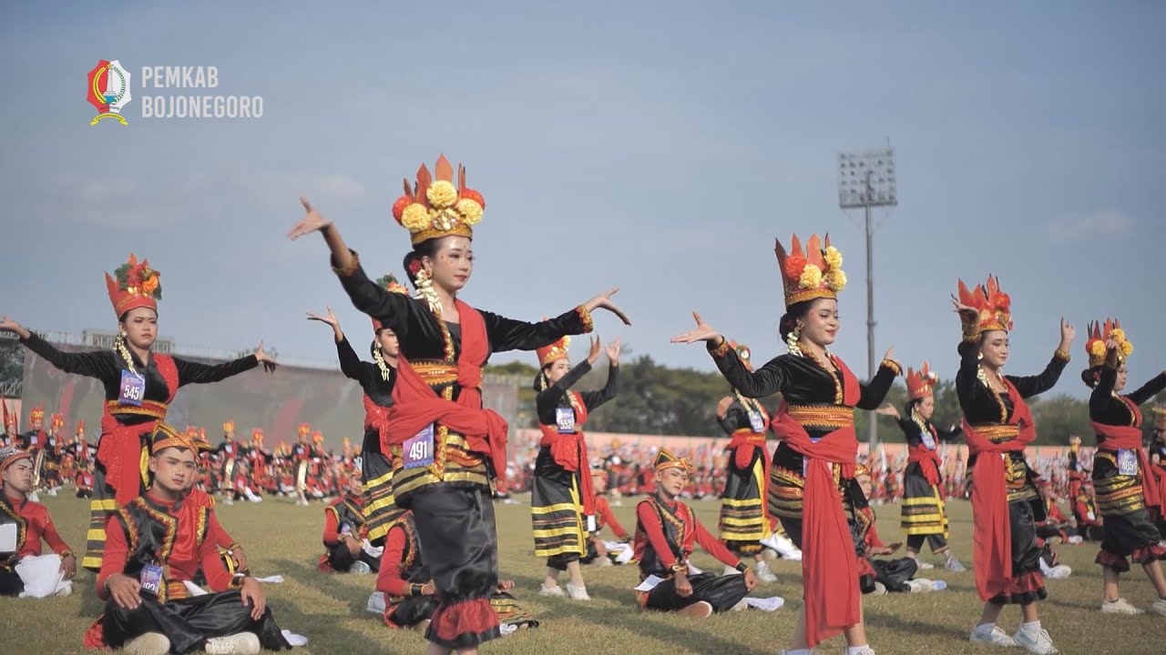 2.025 Penari Kayangan Api Merah Putih Bojonegoro Pecahkan Rekor MURI