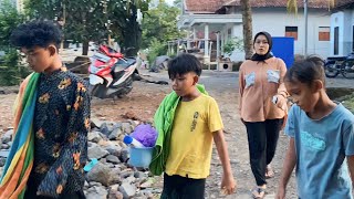 MOMEN LANGKA‼️FAREL PRAYOGA MANDI DI SUNGAI DI KAWAL MBAK KOFIDOH