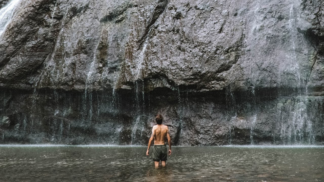 W klapkach na wodospad Afareaitu - Polinezja Francuska, Moorea [4K]
