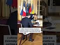 Putin guarda da un'altra parte, Zelensky sorride: l'unico faccia a faccia della storia