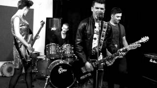 Video thumbnail of "Absurd - Radiowa piosenka (Official Video)"