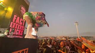 Makhadzi - 🤯😳traumatise a fan on stage 🤯