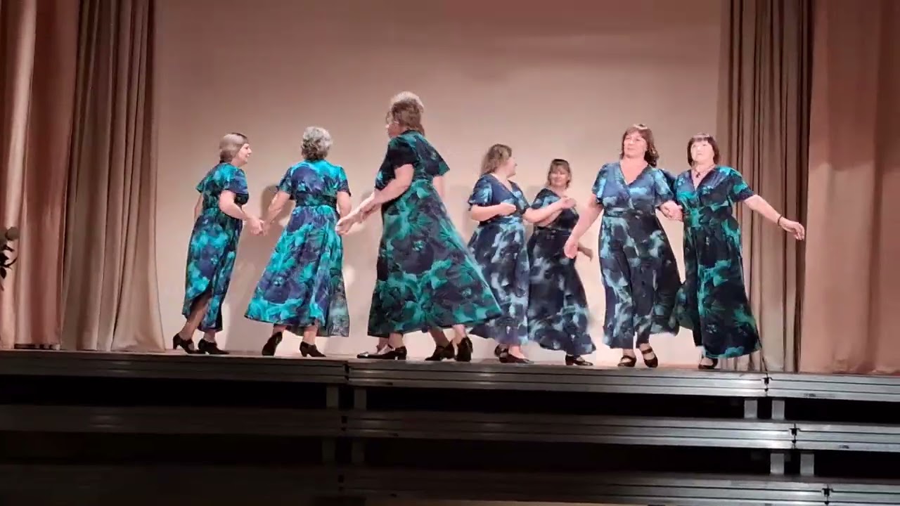 Kārķu senioru deju grupass “Vēl ziedam” jubilejas pasākumā 30.08.2025 Kāŗķu TN