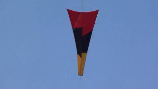 Flame Midi Pointer Kite Designed by Ceewan