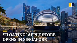 First ‘floating’ Apple store opens at Singapore’s Marina Bay Sands Resimi