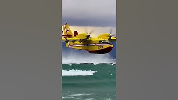 CL-415 Pulls Off Insane Water Collection Maneuver