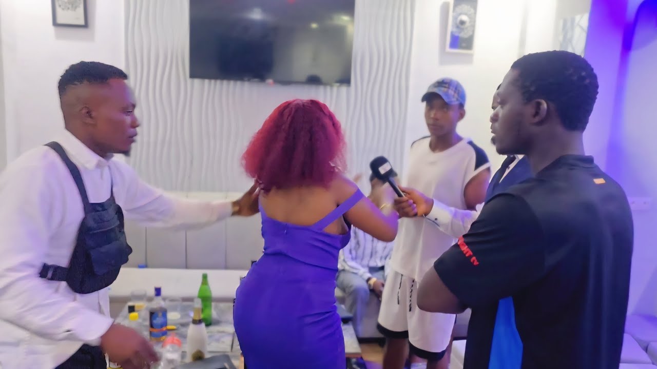 Scandale : il surprend sa copine entrain de mougou avec son propre frère en boîte😲