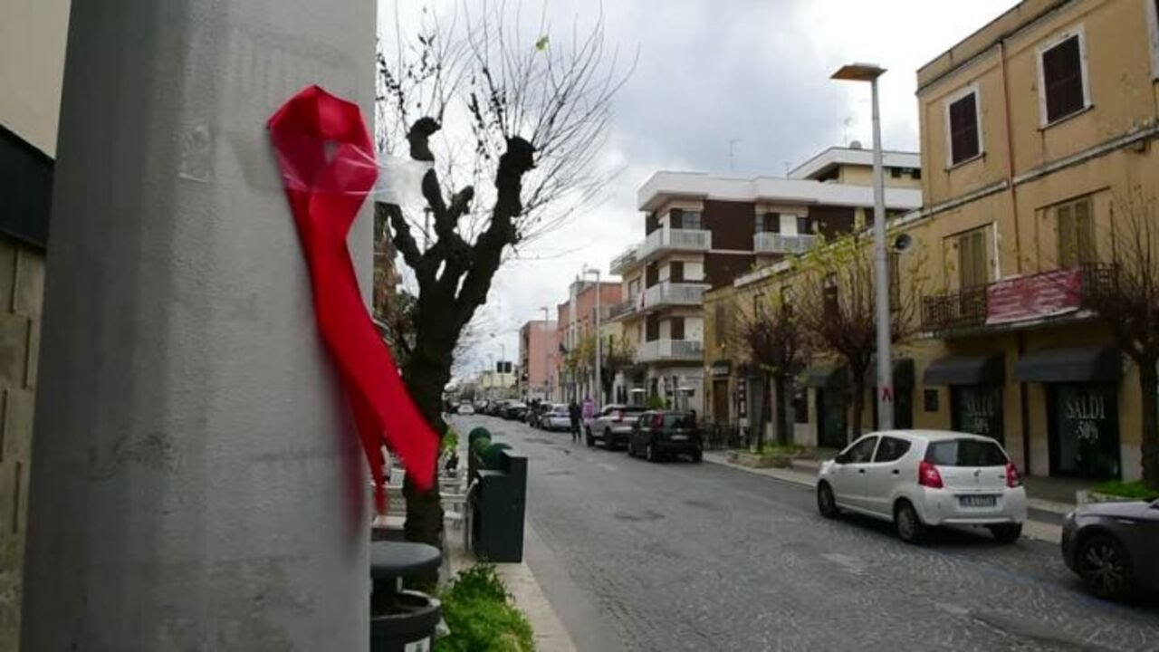 Femminicidi Cisterna di Latina, chiesa e piazza gremite per i funerali