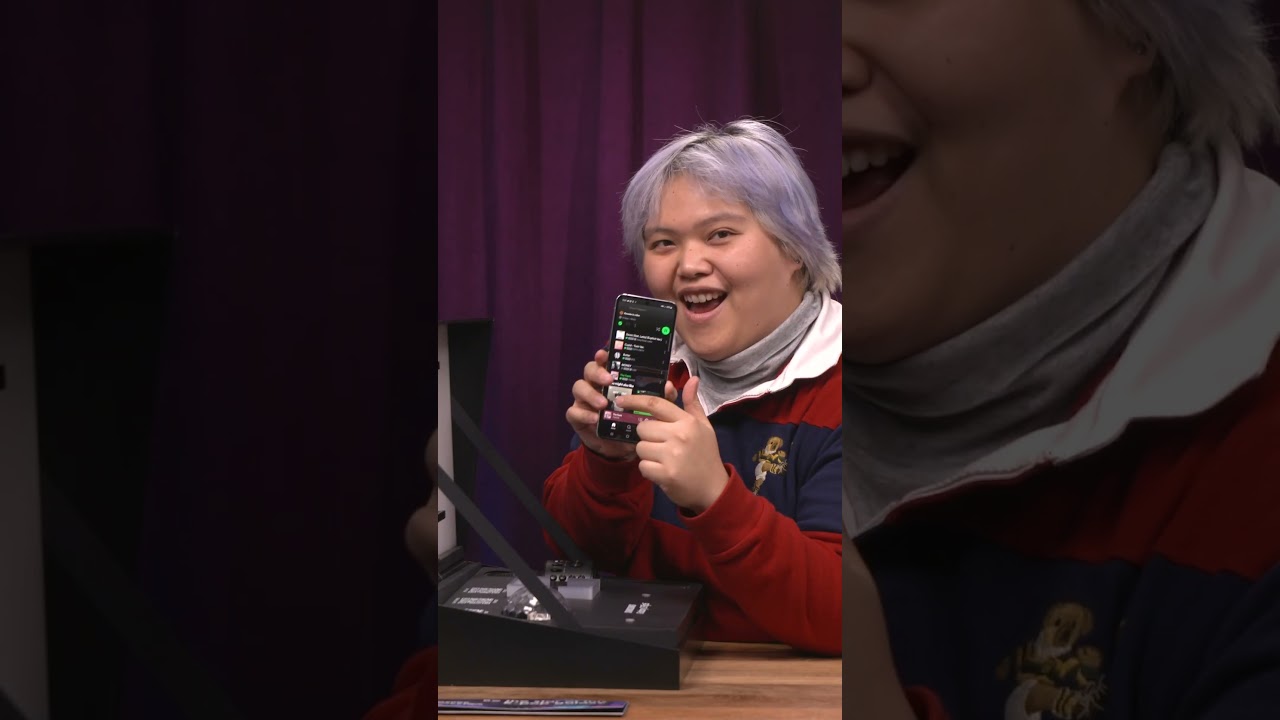 Samsung Galaxy Z Flip 5 K-Pop Karaoke Experience #shorts