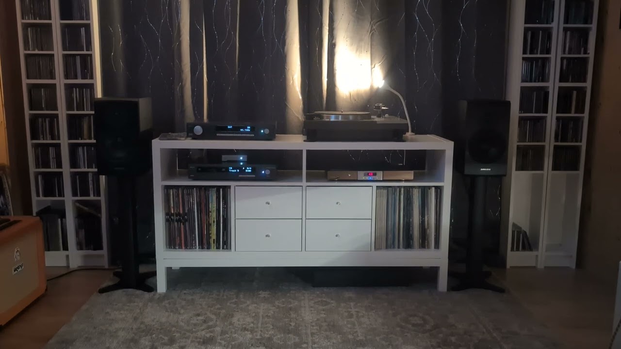 Dynaudio Emit 20 - Arcam CDS50/SA20 - Conspiracy in Mind by Communic