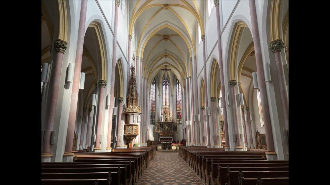 Zwiesel (REG) - Stadtpfarrkirche St. Nikolaus: Vollgeläut zum Sonntageinläuten